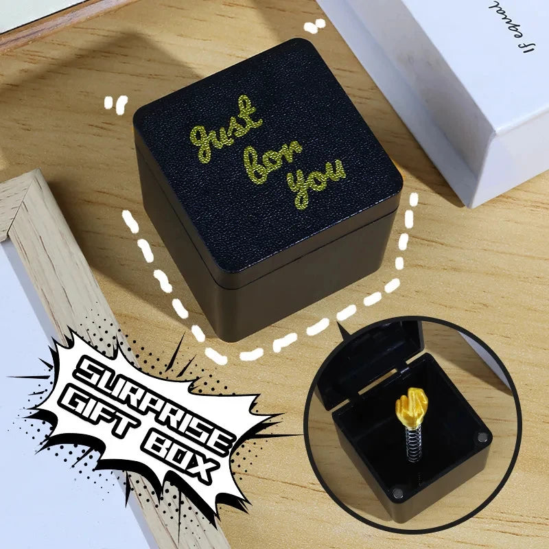 Boîte Surprise Doigt d'Honneur — Cadeau Prank Humour Bureau & Noël